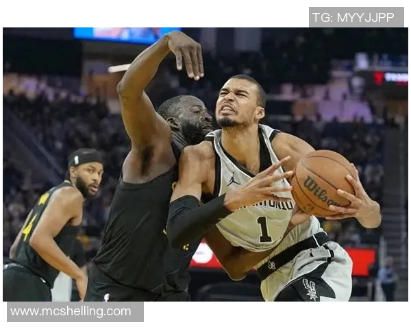 日本NBA马刺与灰熊激战正酣球迷期待精彩对决与精彩瞬间