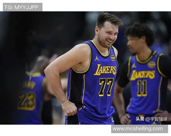 湖人对掘金第五场激战回顾球员表现与战术分析全景呈现